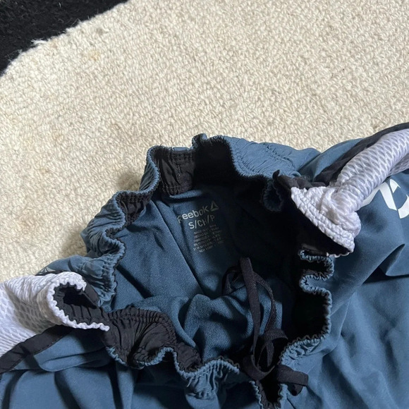 Reebok running short - Picture 3 of 4